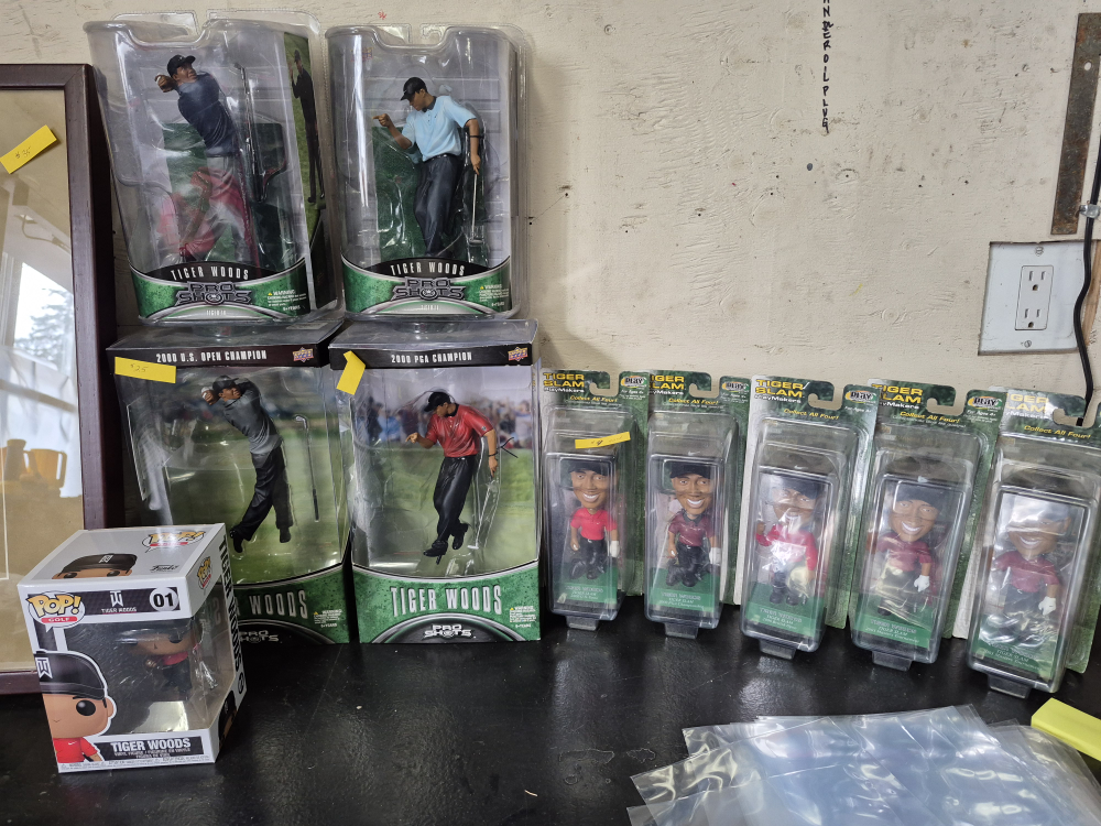 Tiger Woods Collectibles Lot