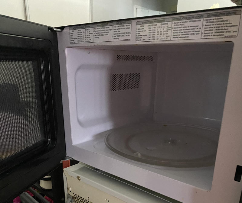 Insignia 1.1 Cu Ft 1000 Watts Countertop Microwave - photo 2