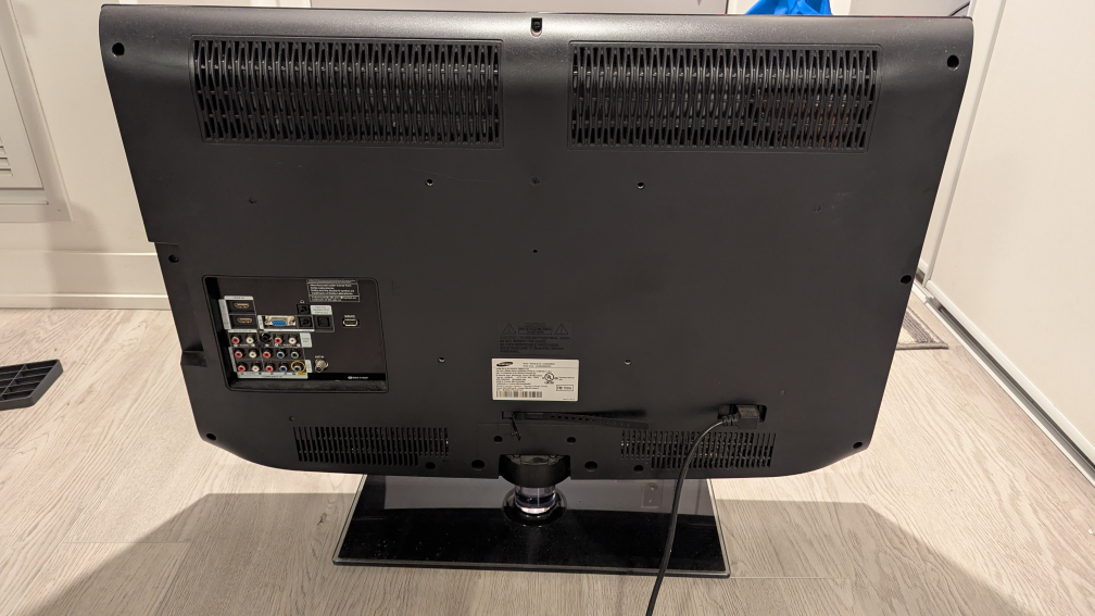 Samsung 32-inch LCD HDTV - photo 2