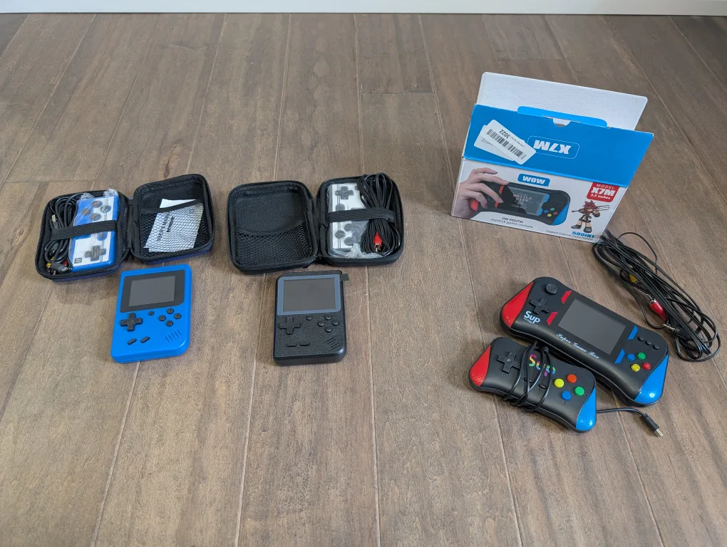 Retro Handheld Game Consoles + Controllers & Cases image indicator(3)