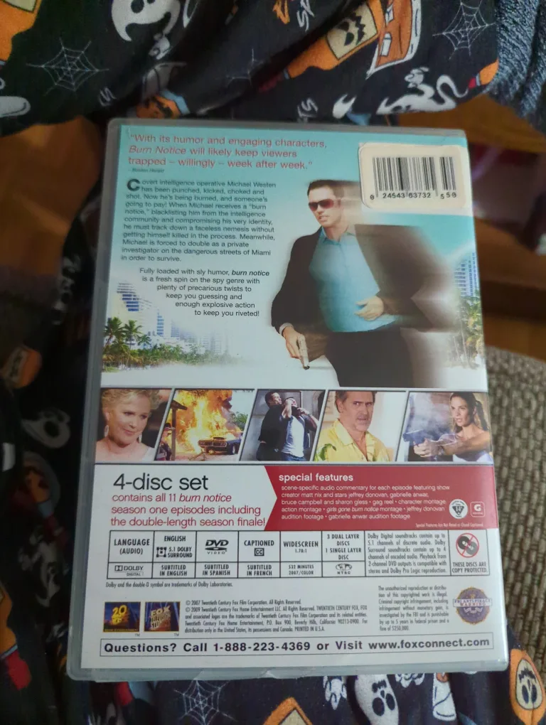 Burn Notice: The Complete First Season - 4-Disc DVD Set image indicator(2)