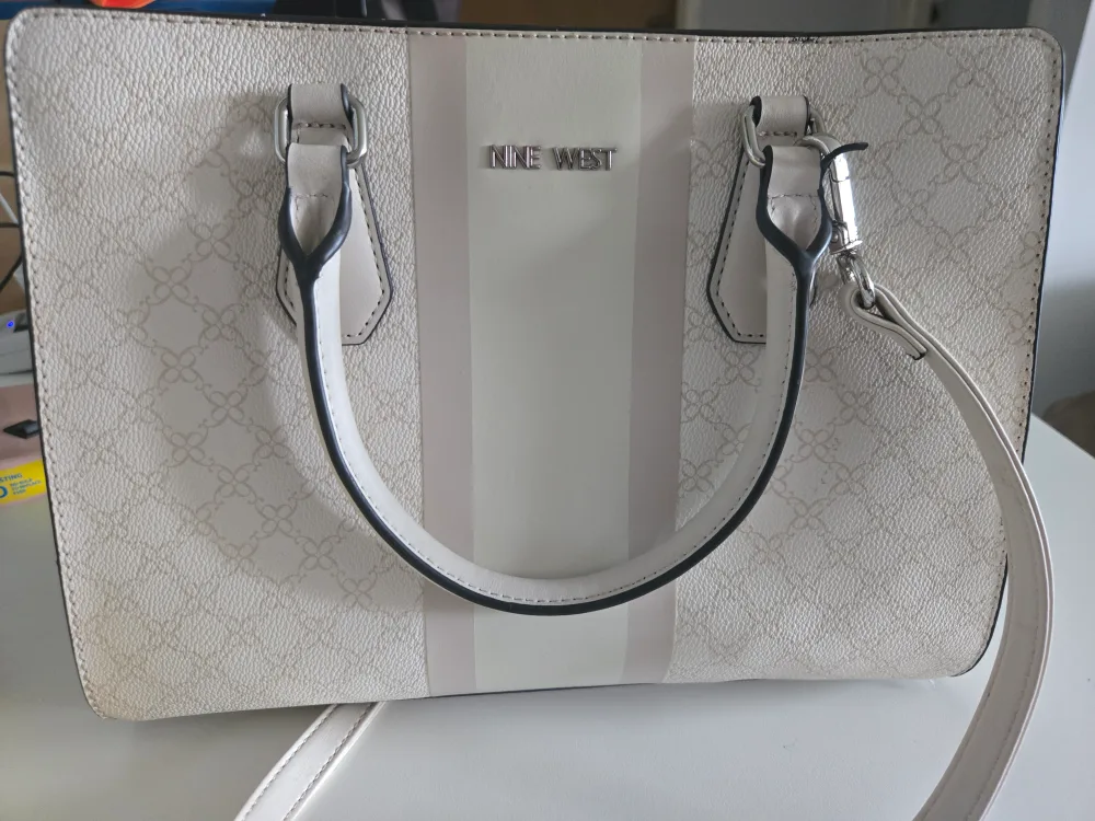 Nine West satchel handbag image indicator(3)