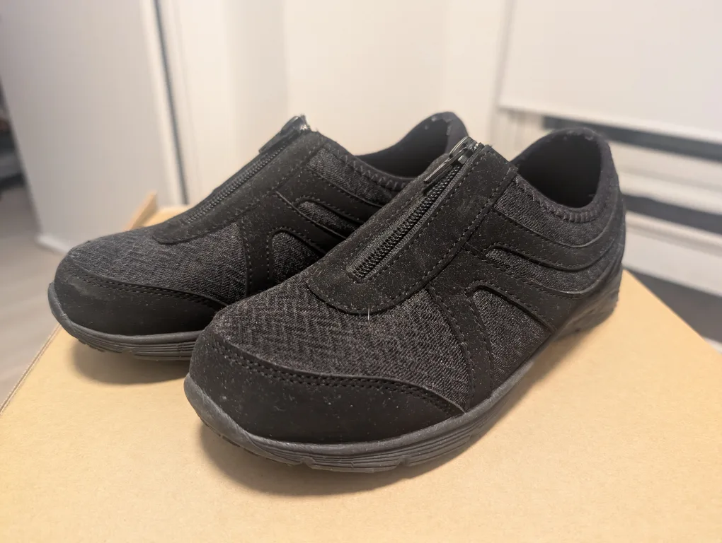 Tredsafe Women's Slip-On Work Shoes size 6 image indicator(2)