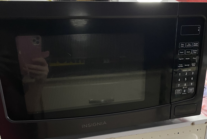 Insignia 1.1 Cu Ft 1000 Watts Countertop Microwave - photo 3
