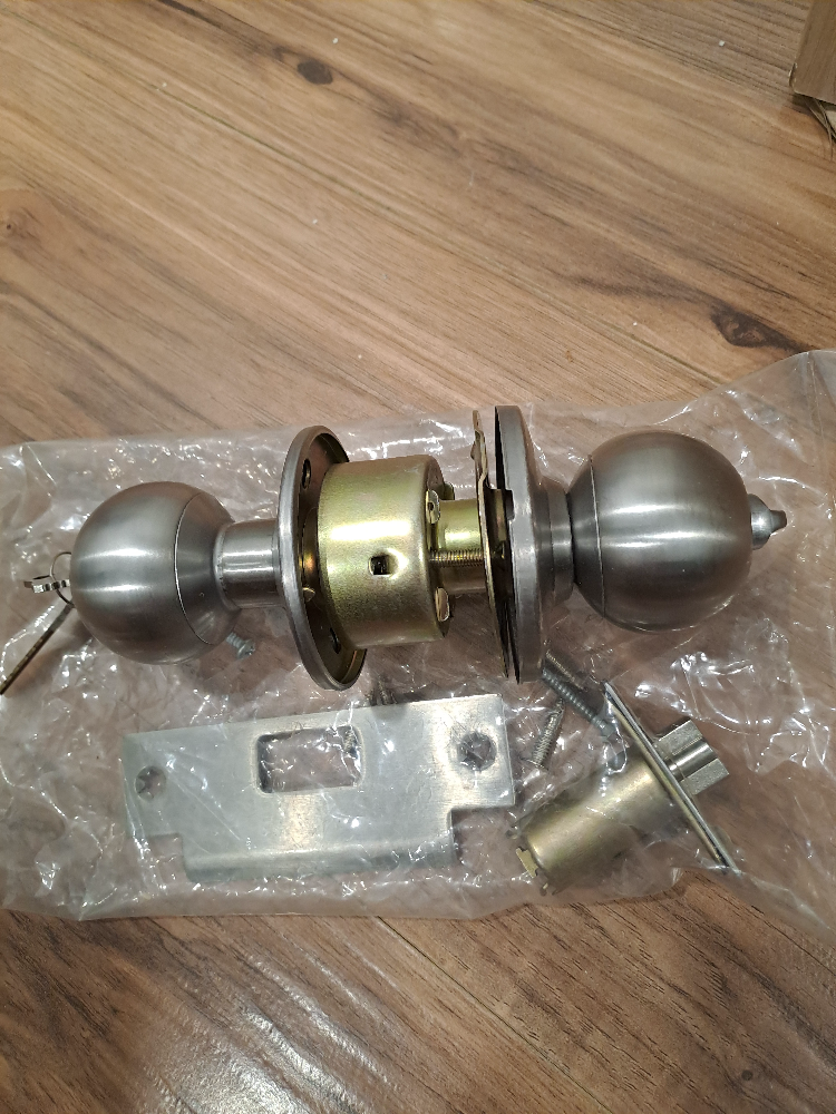 Main Door Knob Set with Keys - photo 2