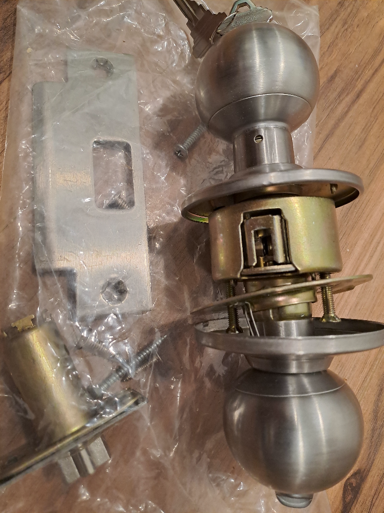 Main Door Knob Set with Keys - photo 3