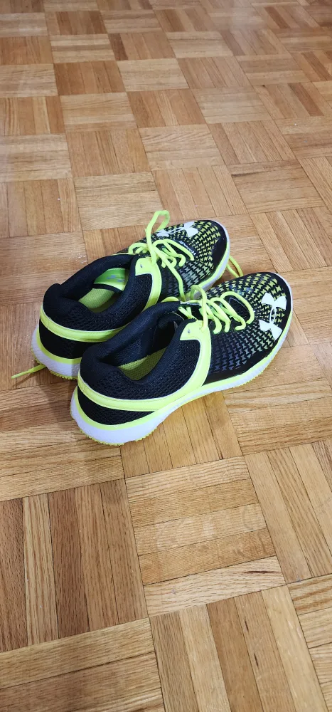 Under Armour Running Shoes - Size 8.5 image indicator(2)
