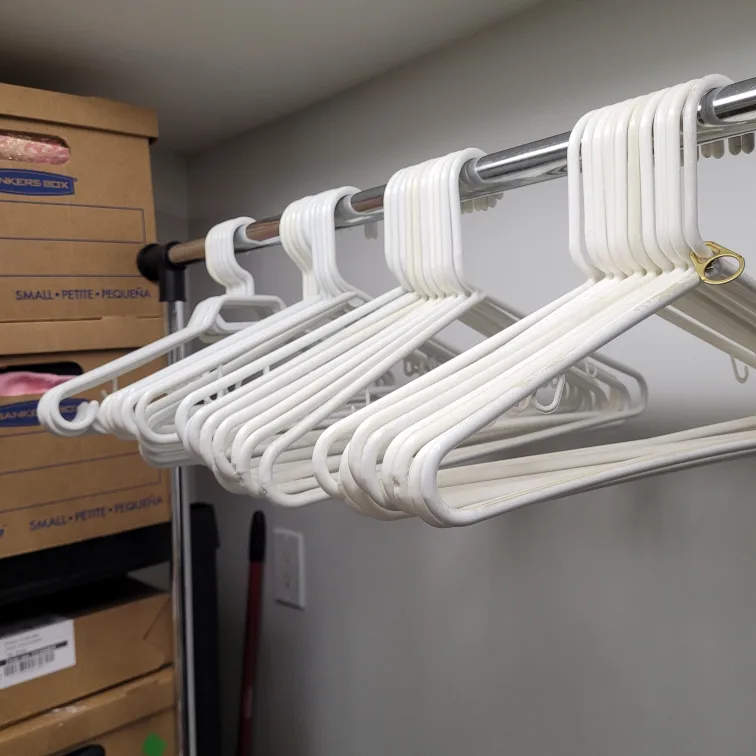 36 White Plastic Clothes Hangers image indicator(3)