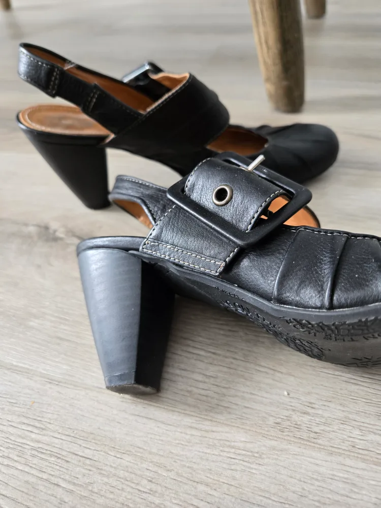 Exibit Women's Black Leather Slingback Heels, Size 8.5 image indicator(3)