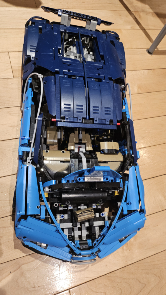LEGO Bugatti Chiron Technic Model 42083 - photo 2