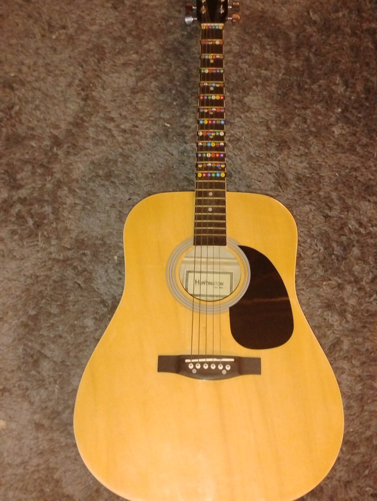 Huntington Acoustic Guitar with Gig Bag - photo 2