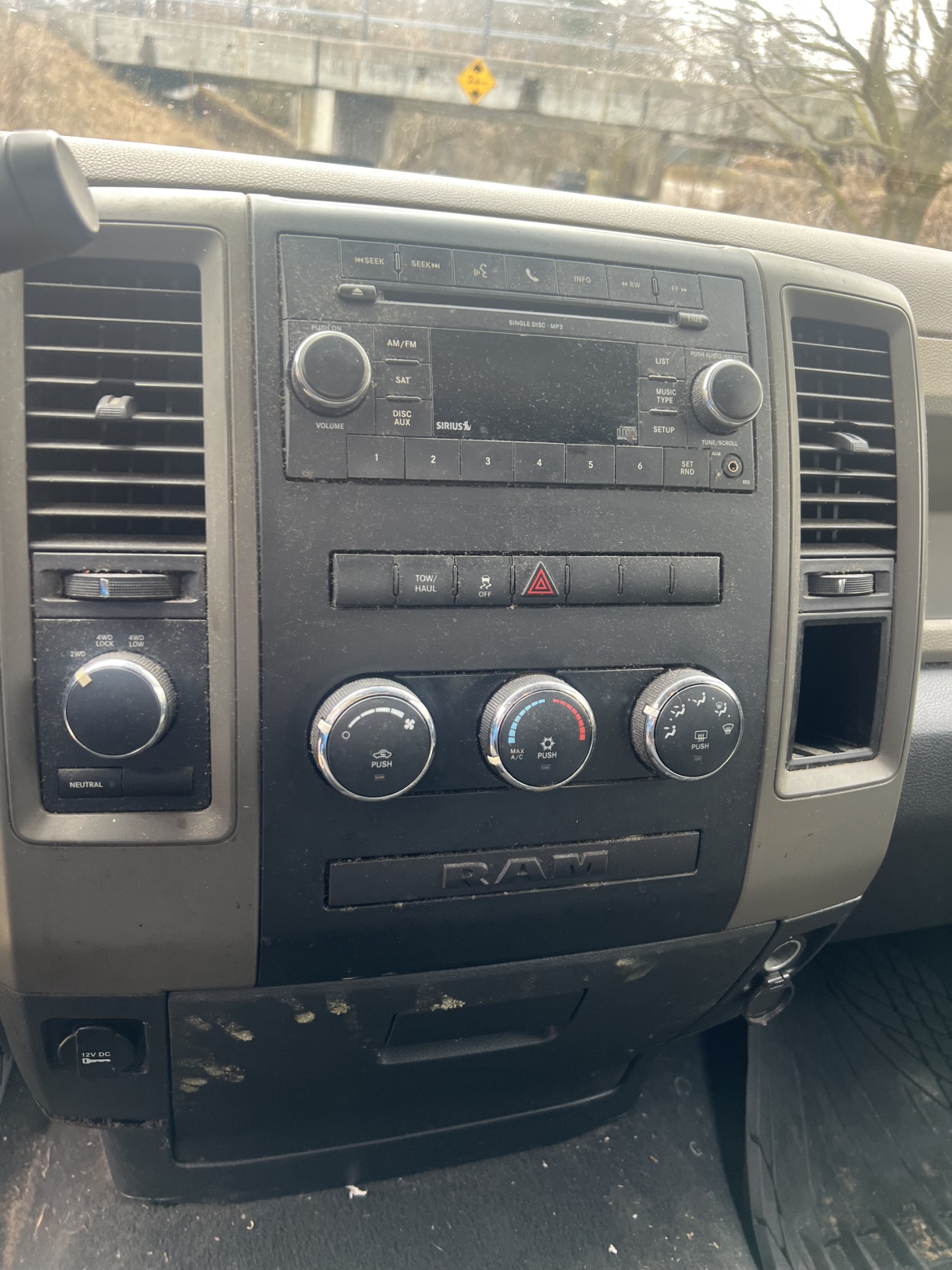 2011 Ram 1500 4x4 Quad Cab Truck - photo 4