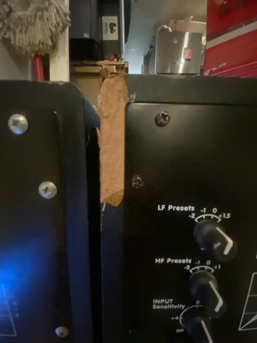 Yorkville YSM6 Powered Studio Monitors image indicator(8)