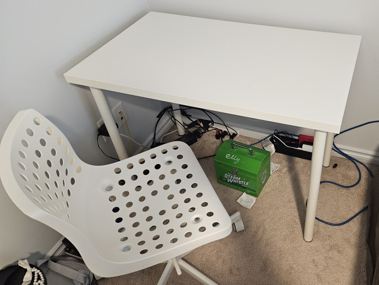 White 5-Drawer & desk & chair - photo 2
