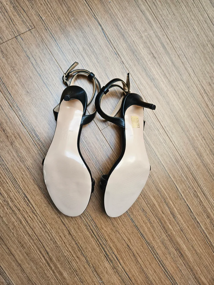 Black 2" strappy heels size 8.5 image indicator(4)