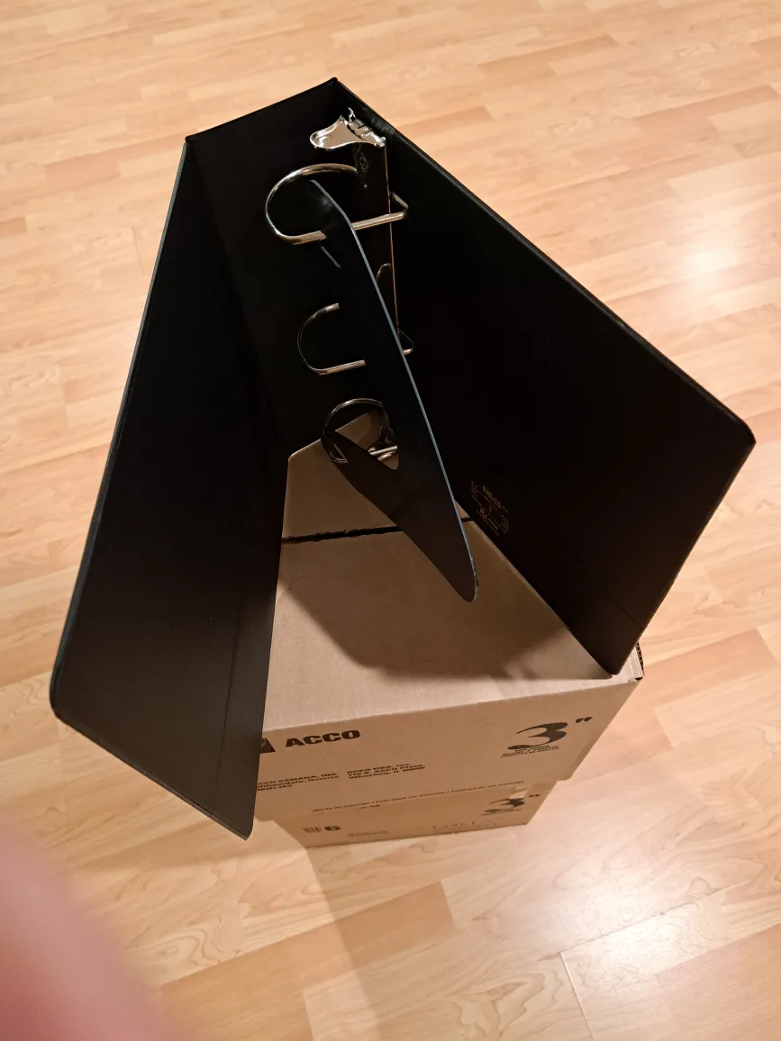 BRAND NEW  BINDER D RING 35277-01 BASICS 3" Black with separator image indicator(4)