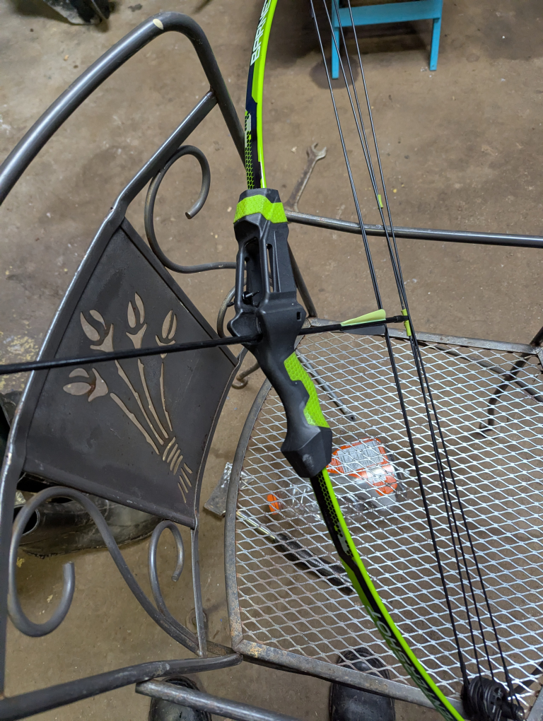 Barnett Centershot Youth Bow and Arrow Set