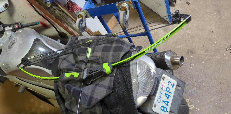 Barnett Centershot Youth Bow and Arrow Set - photo 3