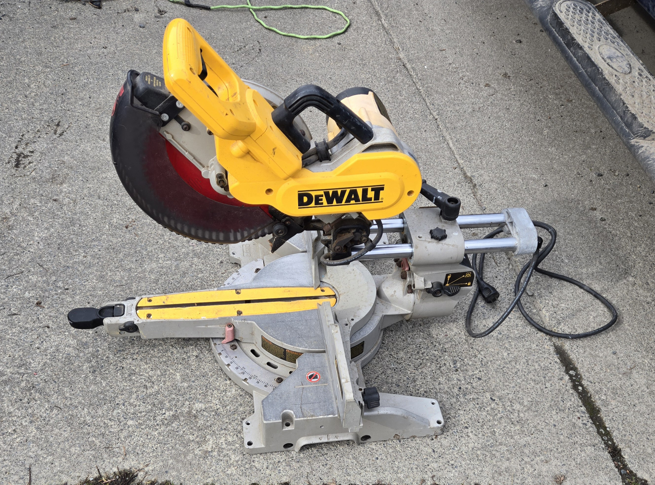 dewalt compound mitre saw 12" slide - photo 5