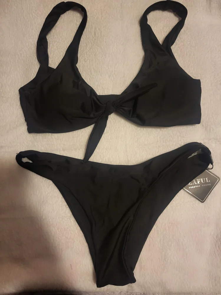 Zaful Tie Front Bikini Set Size: Large image indicator(3)