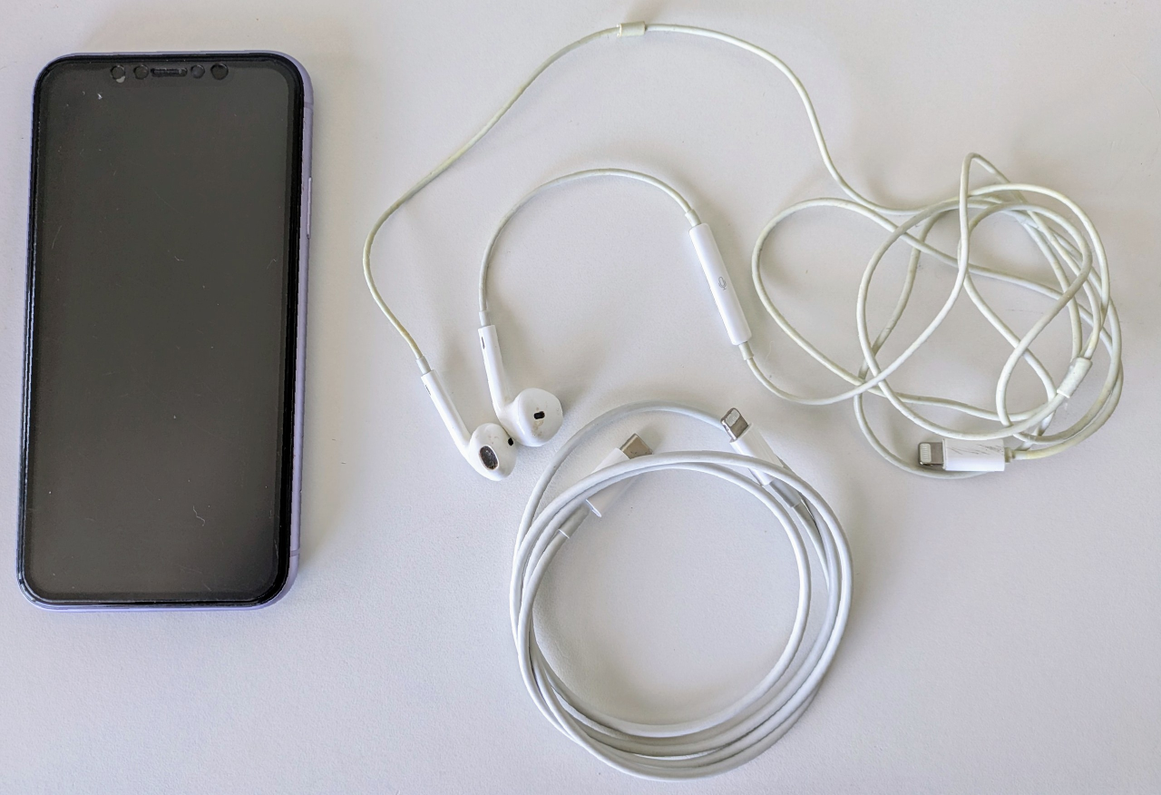 iPhone 11 Purple 128 GB with Accessories - photo 3