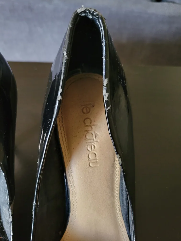 Le Chateau Black Patent Leather Heels image indicator(2)