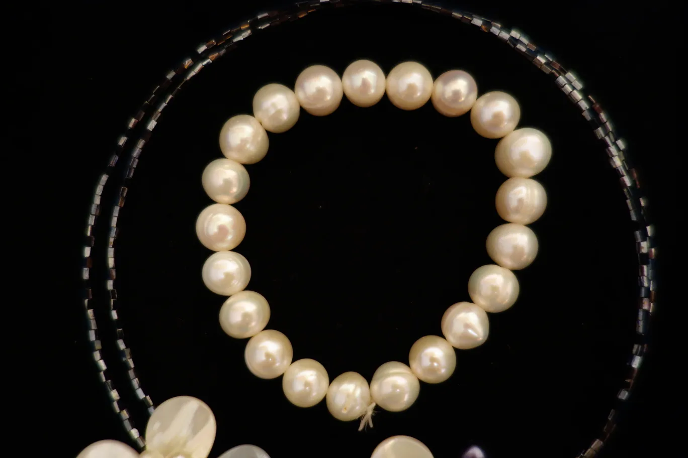 NEW Elegant Pearl Necklace and Bracelet Set image indicator(3)