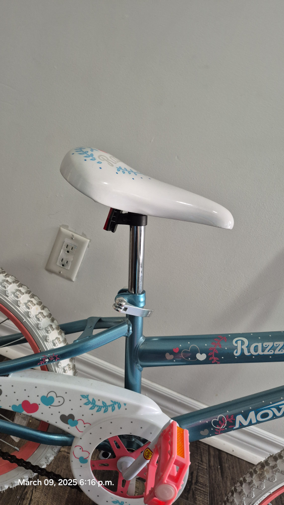 Girls' Razzo 16-inch bike with lock and helmet - photo 3