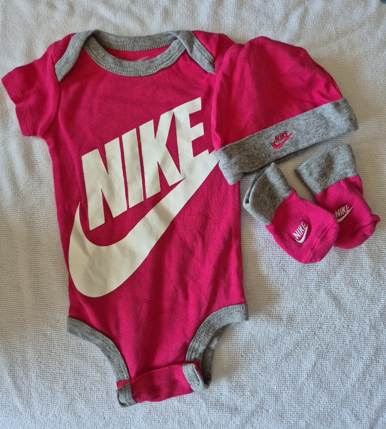Nike Baby Girl Outfit - Bodysuit, Hat & Mitts