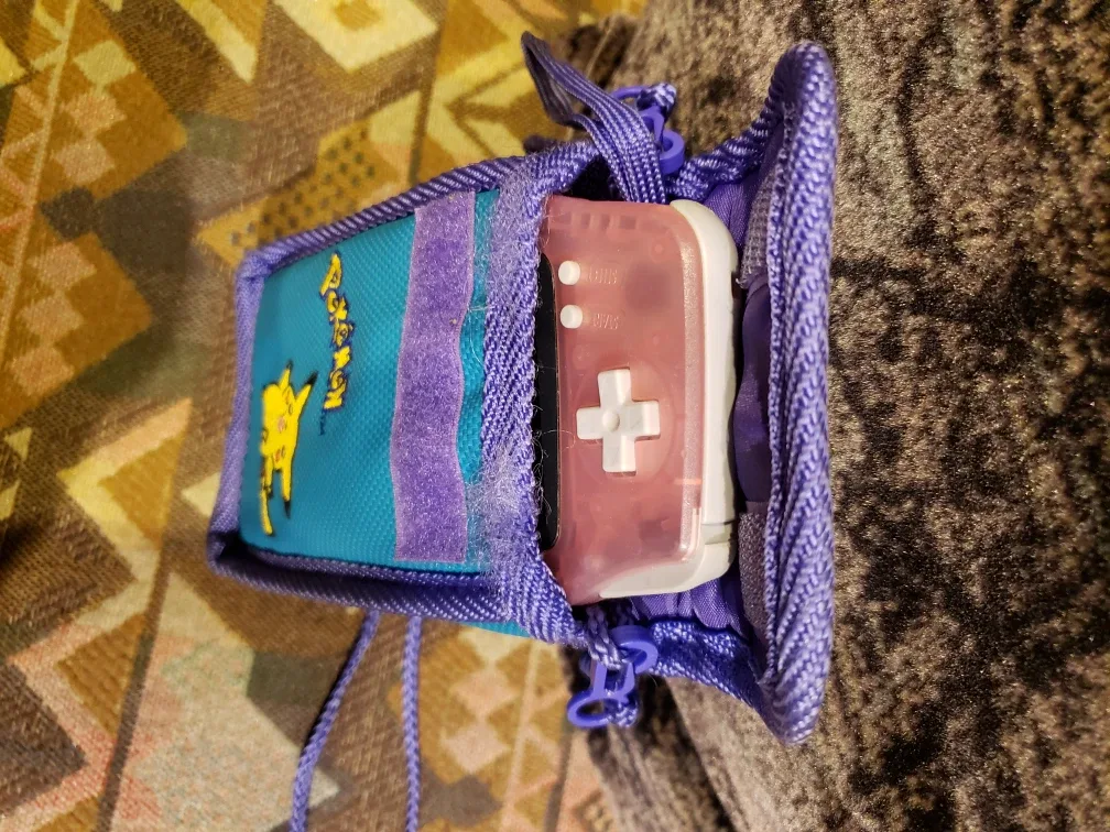 Vintage Pokémon Game Boy Case image indicator(2)