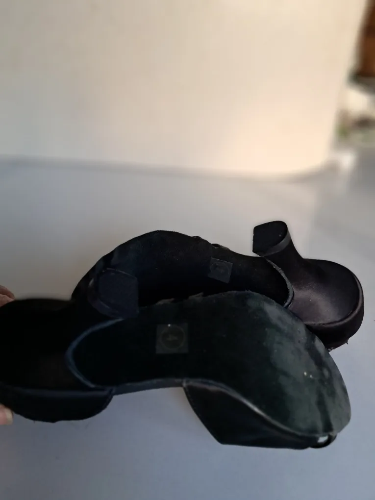 Women's Black Ballroom Dance Shoes image indicator(5)