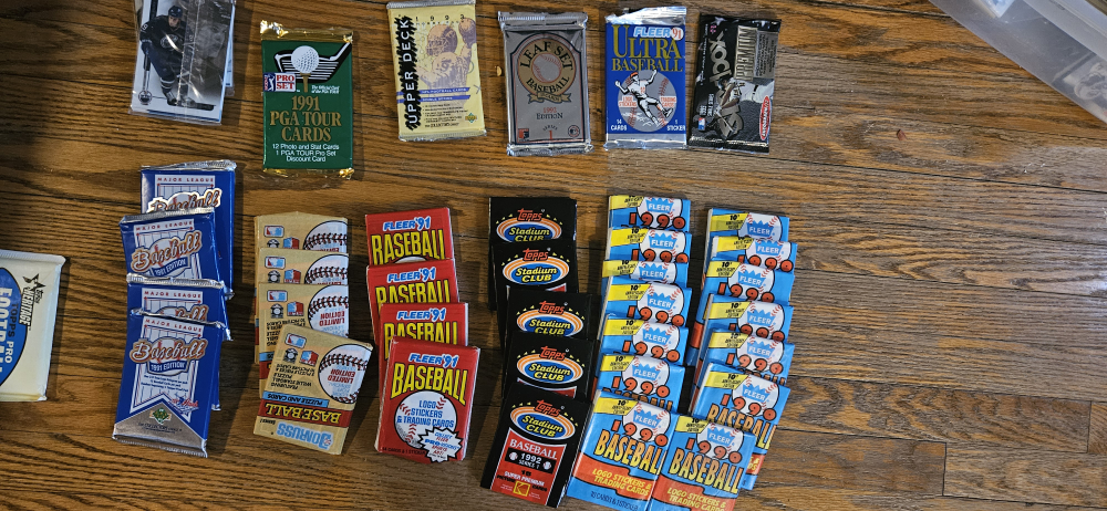 Bulk Lot of Vintage Baseball Cards & Packs - photo 2