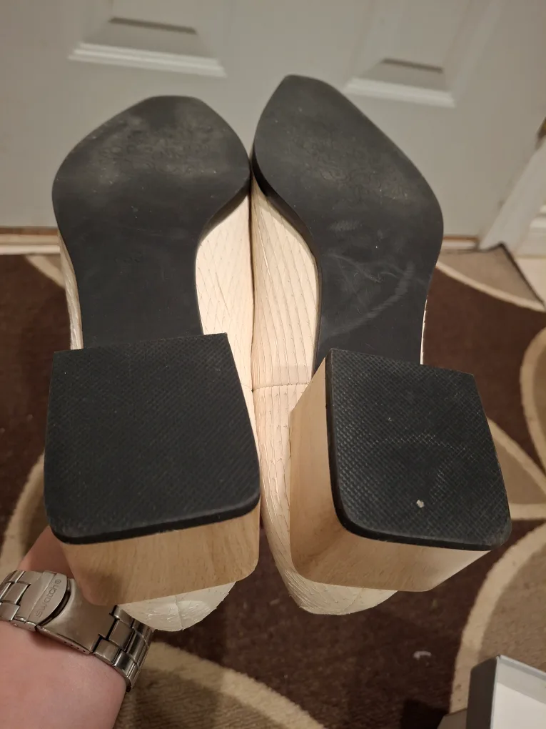 Odyssey Women's White Leather Low Heels image indicator(5)