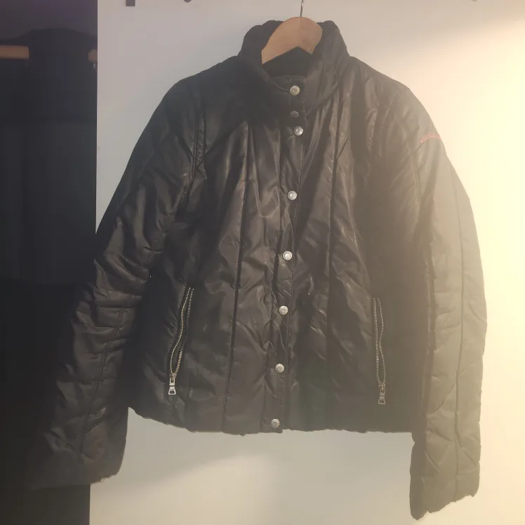 Guess  jacket image indicator(3)