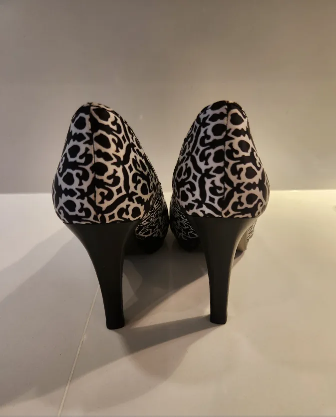 **FINAL DAYS BEFORE BEING DONATED** Black White Patterned Heels image indicator(3)