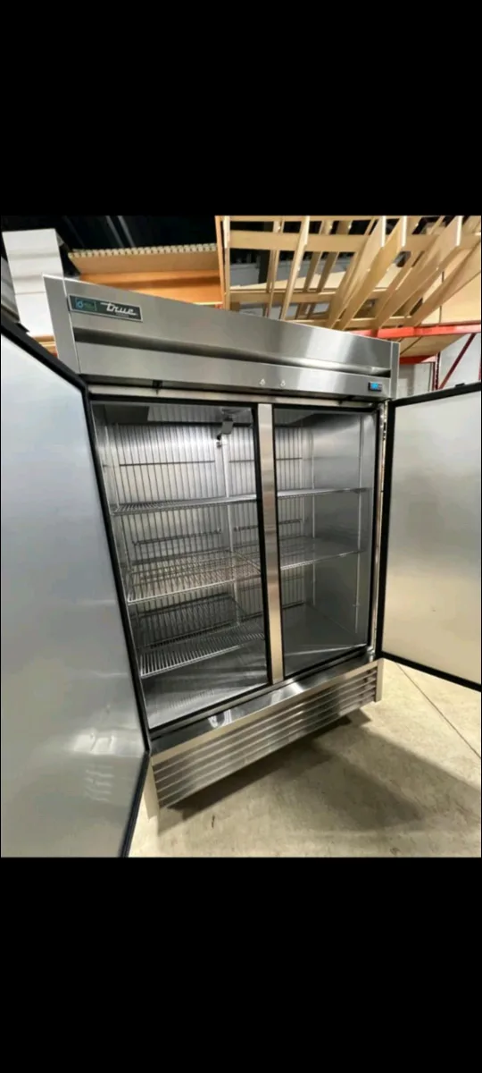 True Commercial Refrigerator - Two Door Reach-In image indicator(2)