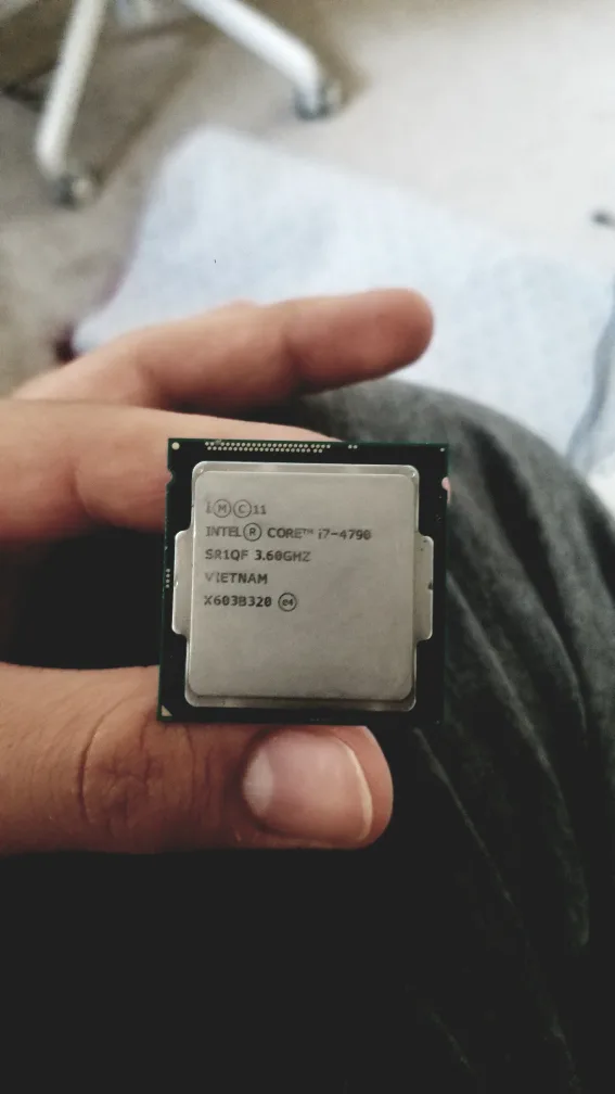 Intel Core i7-4790 CPU, 2x Kingston 8GB RAM sticks, Foxconn Fan thumbnail