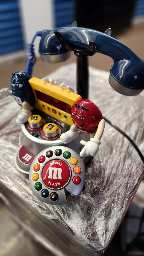 M&M's Collectible Phone and Clock image indicator(2)