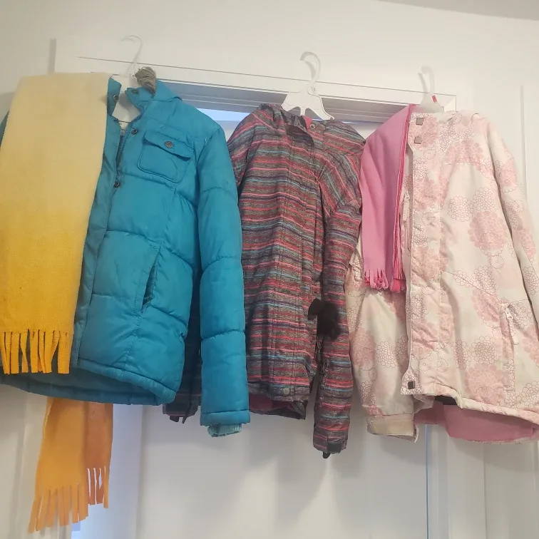 Girls Wintercoats & Free Puppies Photo.. thumbnail