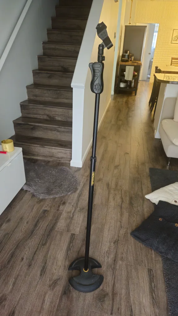 Hercules Microphone Stand thumbnail