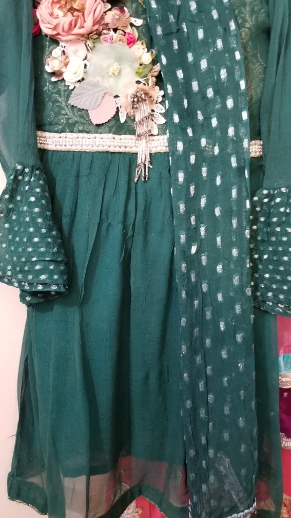 Girls' Emerald Green Shalwar Kameez with Floral Detailing image indicator(3)