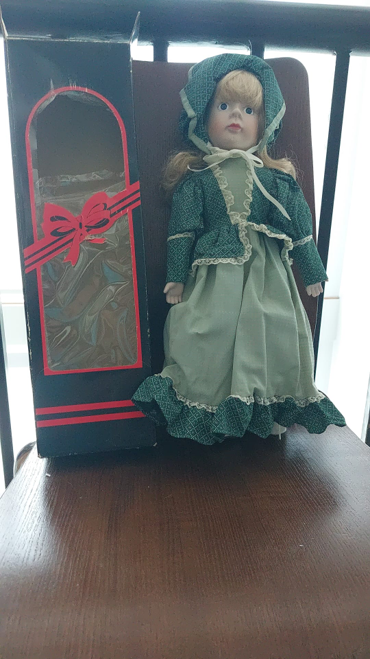 Vintage Porcelain Doll in Green Dress with Bonnet - photo 2