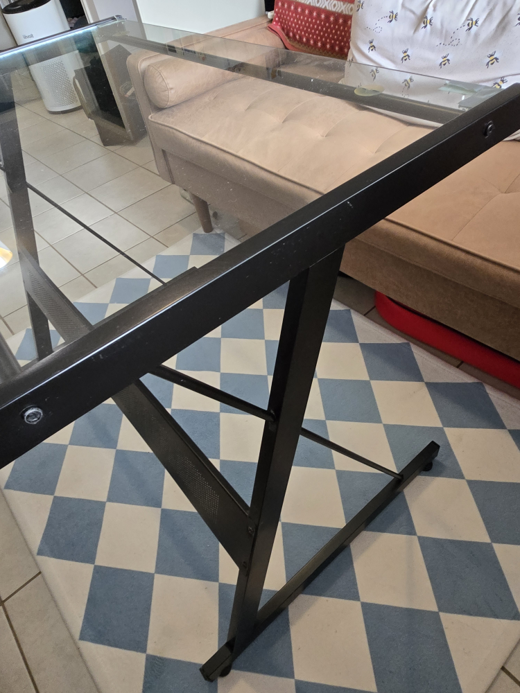 Glass top computer desk with a damage on one corner - photo 2