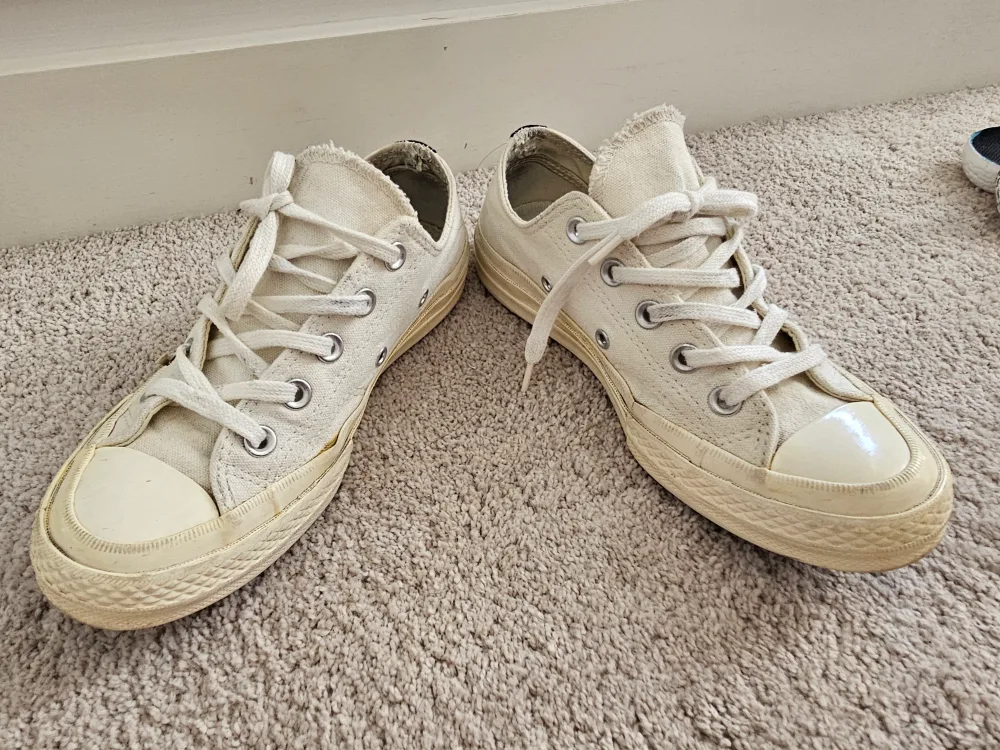 Converse x Comme des Garçons PLAY Chuck Taylor Low Top Sneakers image indicator(2)