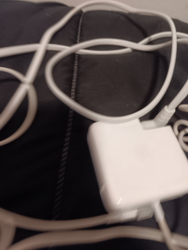 Apple MagSafe Power Adapter - photo 4