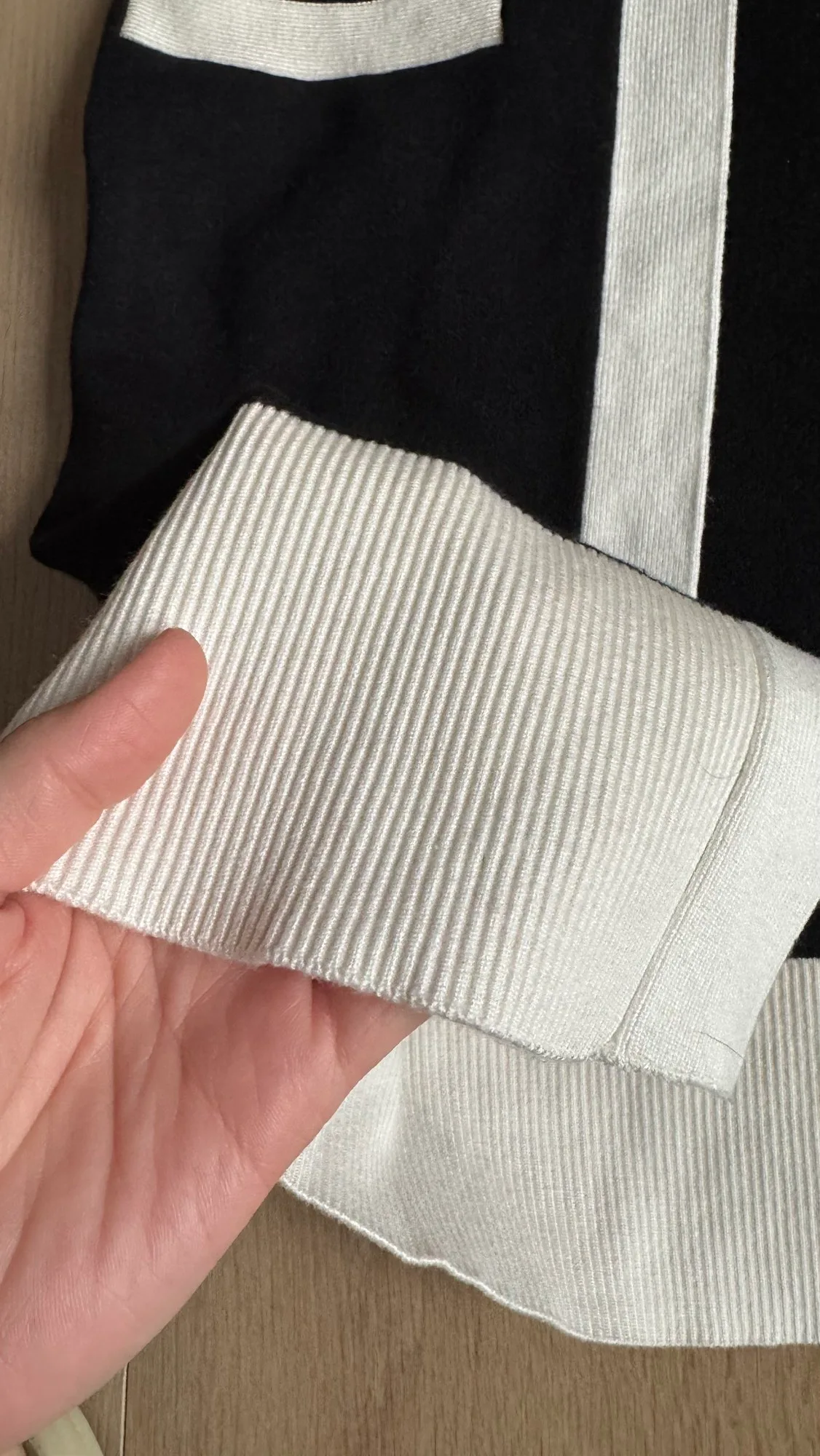 New! Express black/white knitted cardigan image indicator(7)