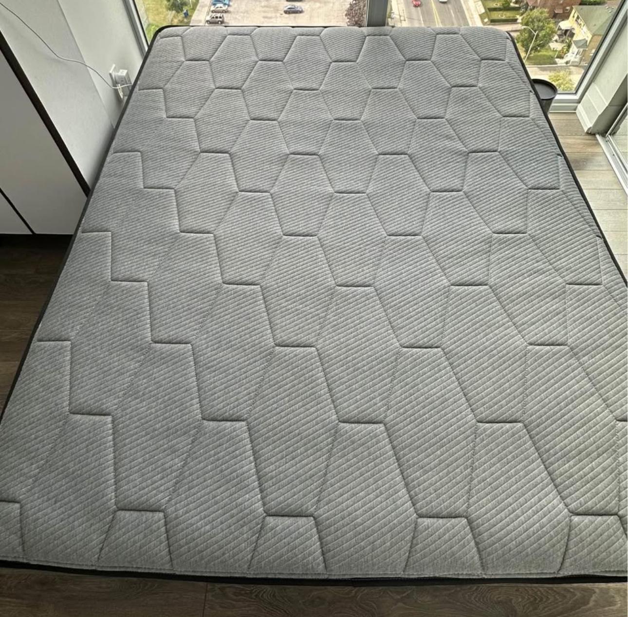 Hybrid Queen Mattress with box spring
