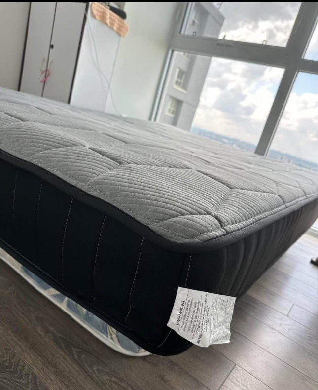 Hybrid Queen Mattress with box spring - photo 2