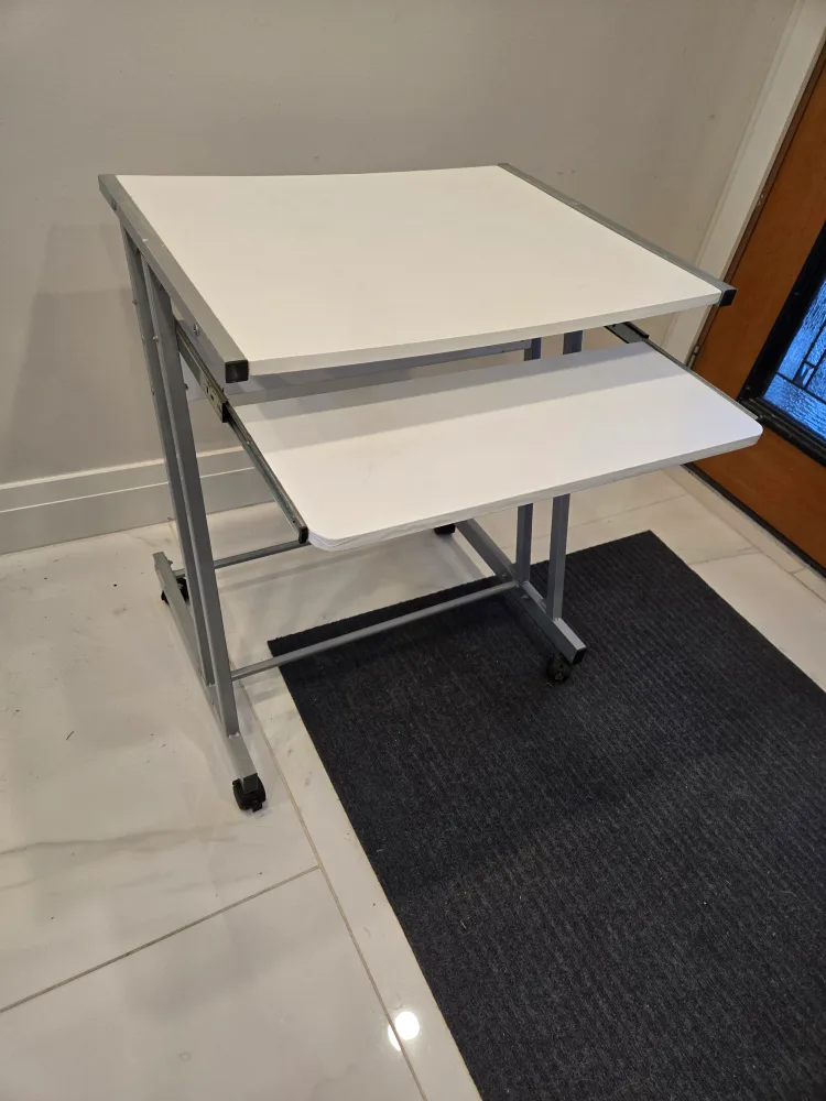 White Computer Desk with Keyboard Tray and Wheels image indicator(2)