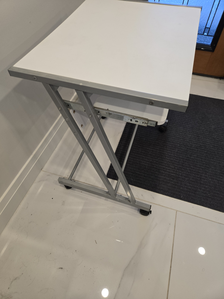 White Computer Desk with Keyboard Tray and Wheels - photo 3